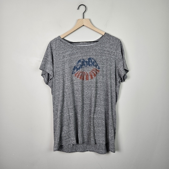 Torrid Gray Short Sleeve Graphic Tee 2 - Picture 1 of 5